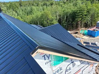 classic metal roof installation on a new home in Bayswater, Nova Scotia by Kinsley Construction Inc. – KinsleyRoof